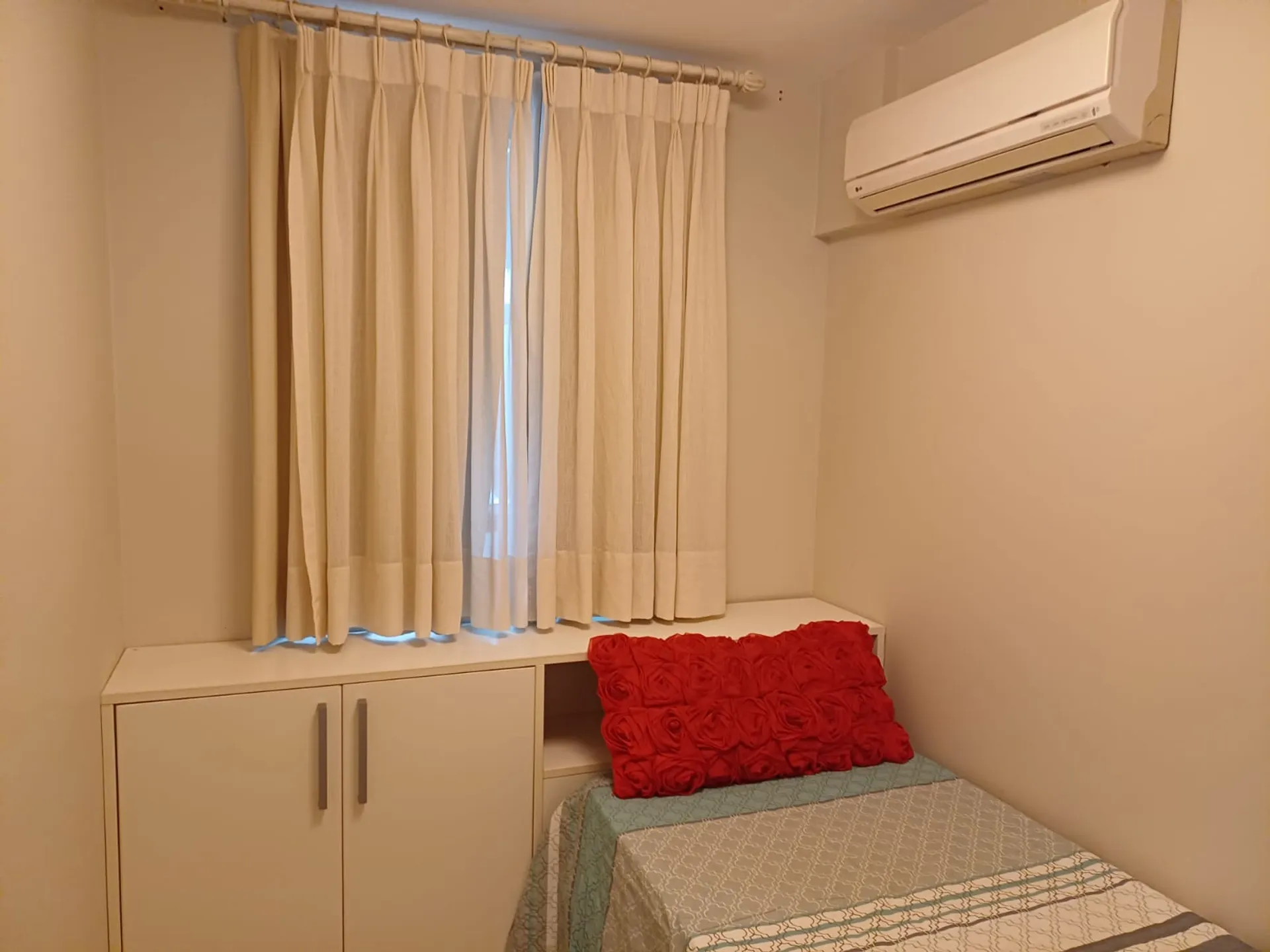 Furnished 3-bedroom apartment with open-plan kitchen — photo 20