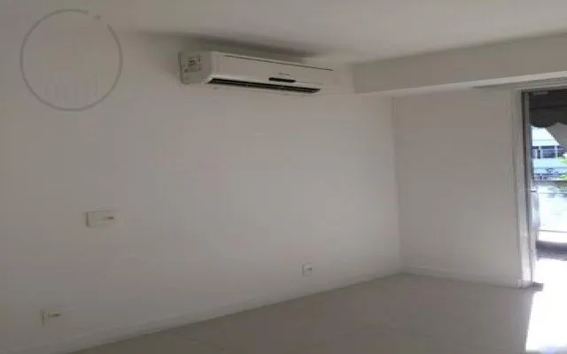2-bedroom apartment with 2 bathrooms and glass balcony — photo 15