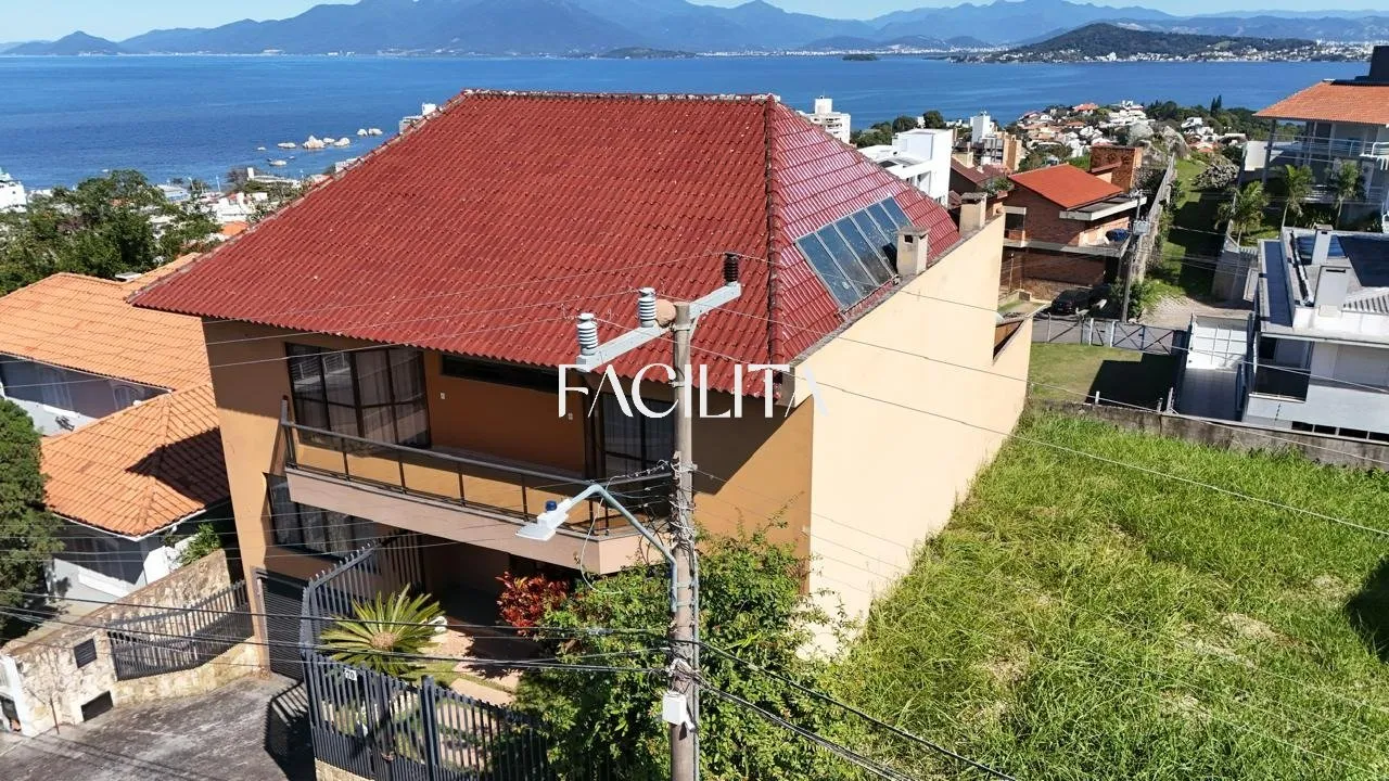 Furnished 456 m² house with 3 en-suite bedrooms and pool — photo 101