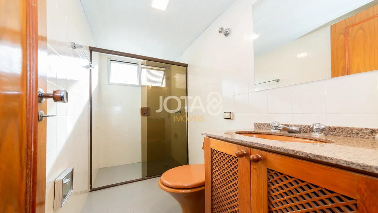 3-bedroom apartment with wood or laminate floors in Curitiba — photo 17
