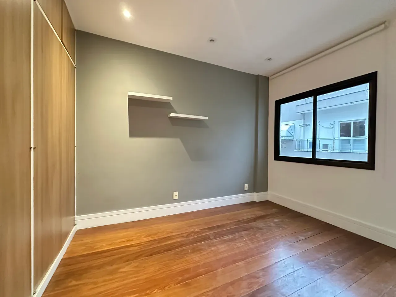 Furnished apartment, 268 m², with a water view — photo 36