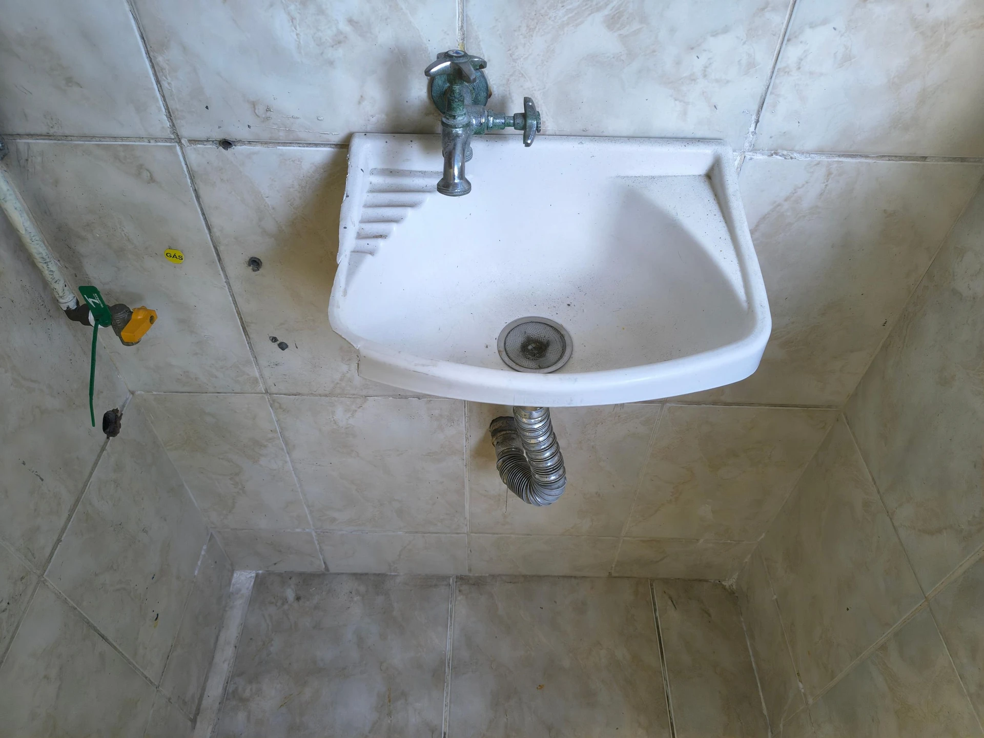 Unfurnished apartment with 2 bedrooms and 1 parking space — photo 17