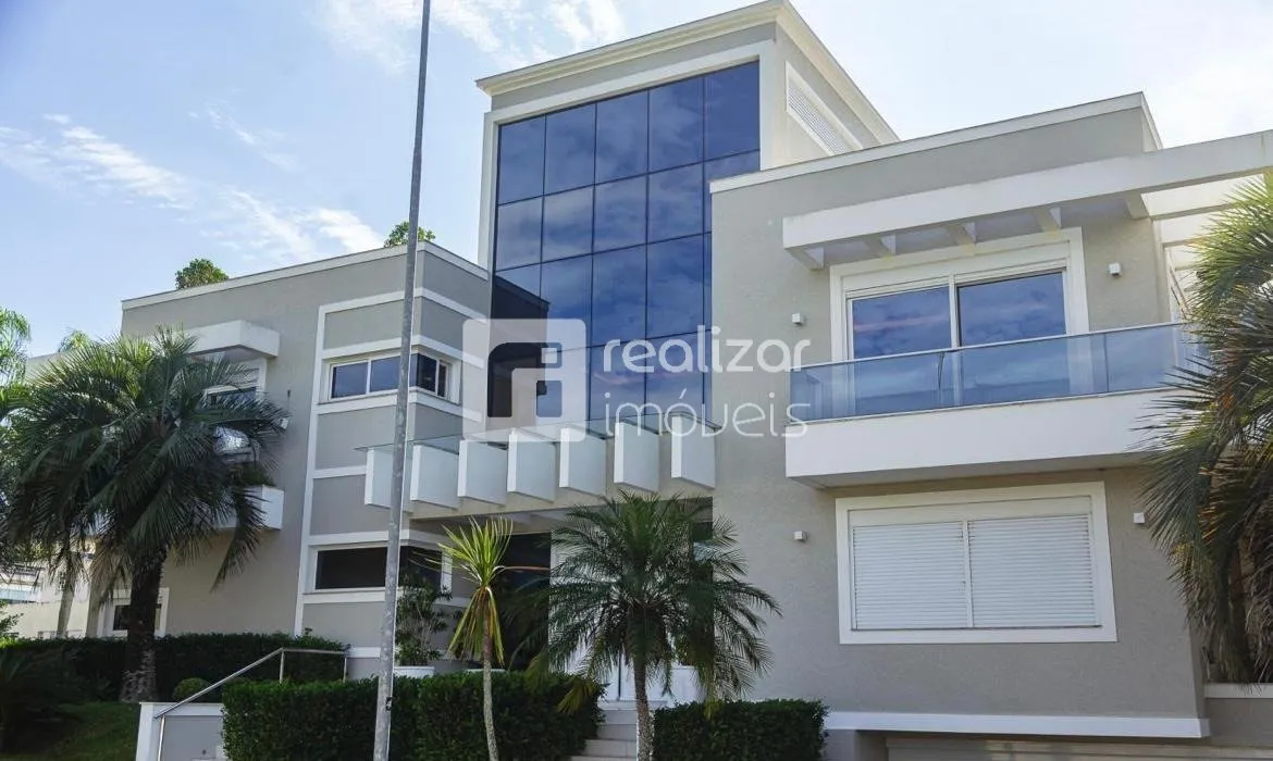 Casa com 5 quartos e cozinha integrada a gás