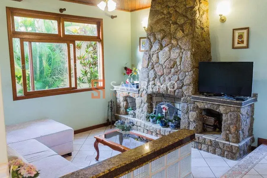 Furnished house with 5 bedrooms and a private garden