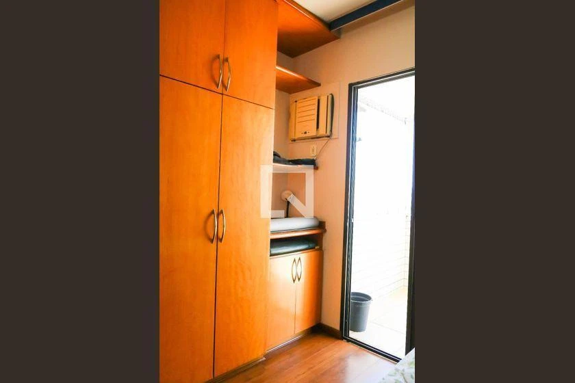 3-bedroom apartment with a suite and glass-enclosed showers — photo 29