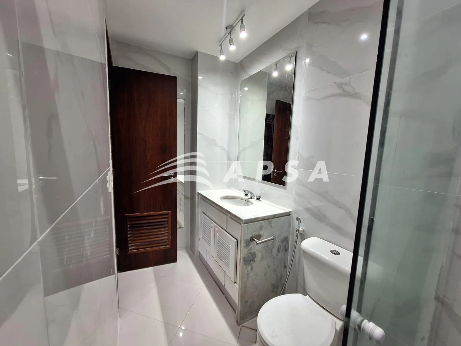 One-bedroom apartment in a building with a pool — photo 9
