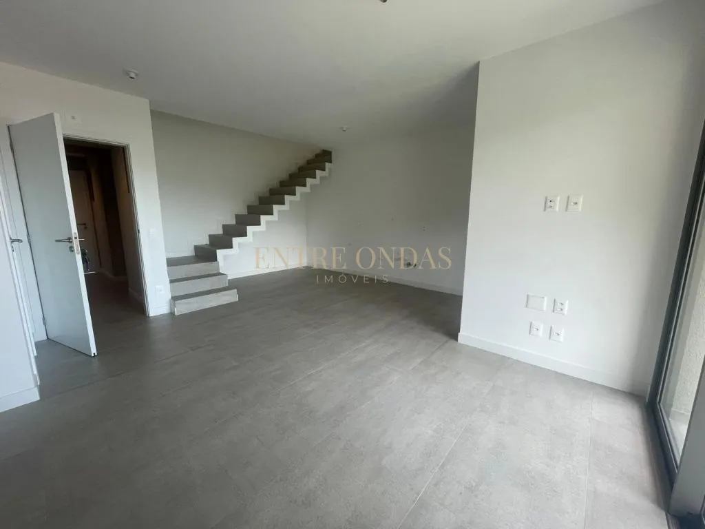 2-bedroom apartment in a building with a gym — photo 4