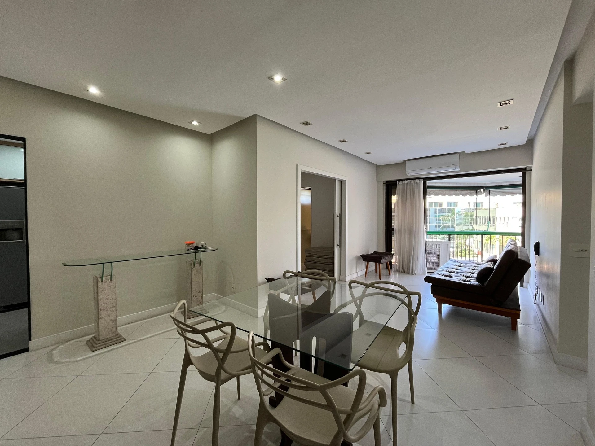 2-bedroom apartment with a glass-enclosed balcony — photo 8