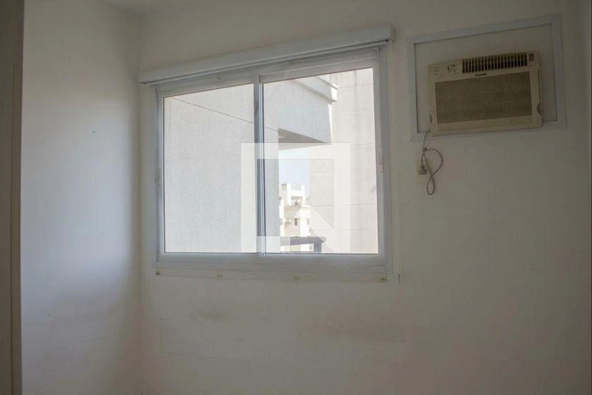 Glass-enclosed balcony in a 2-bedroom apartment, 69 m² — photo 18