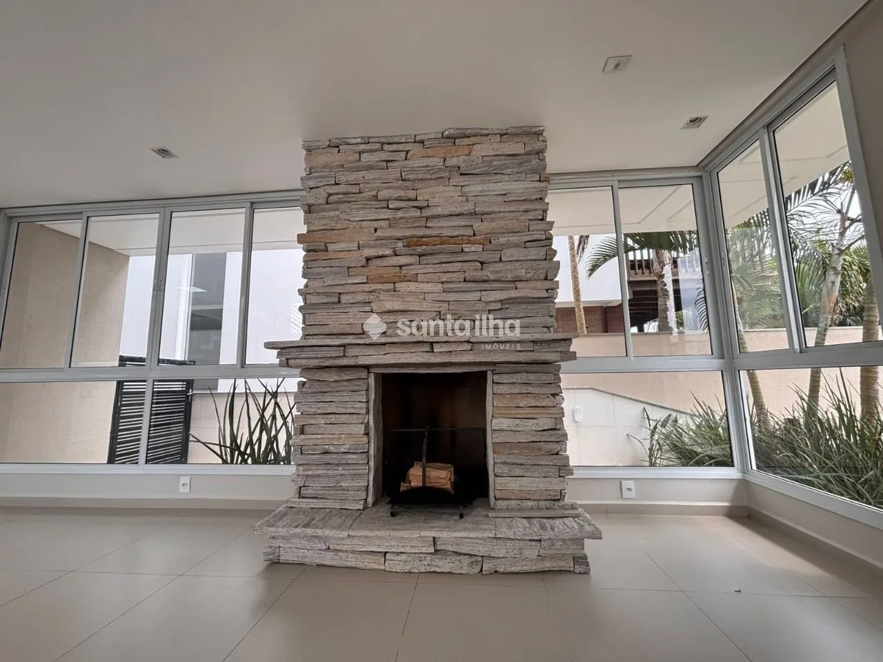 5-bedroom house with a water view — photo 17