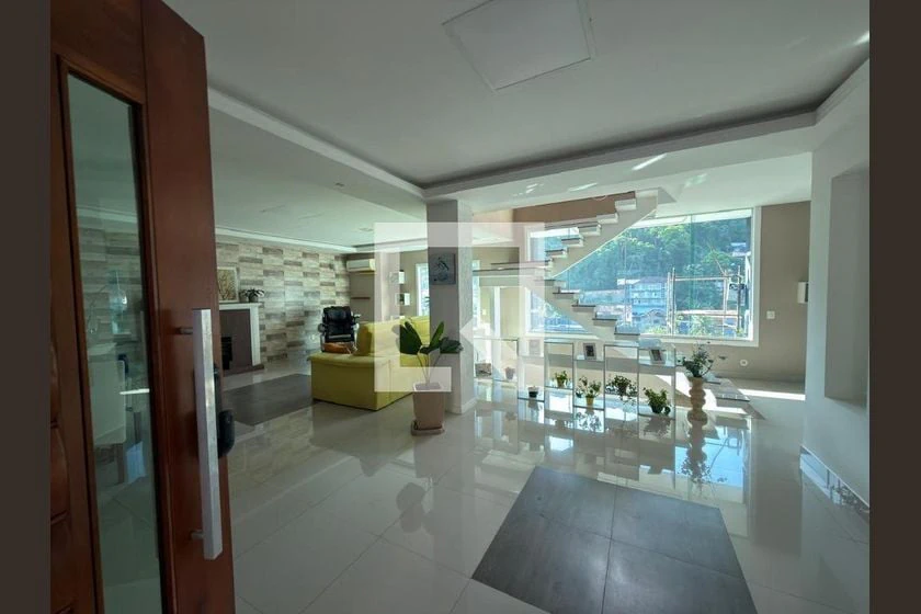 Будинок 750 м² з панорамними вікнами та заскленим балконом — photo 16