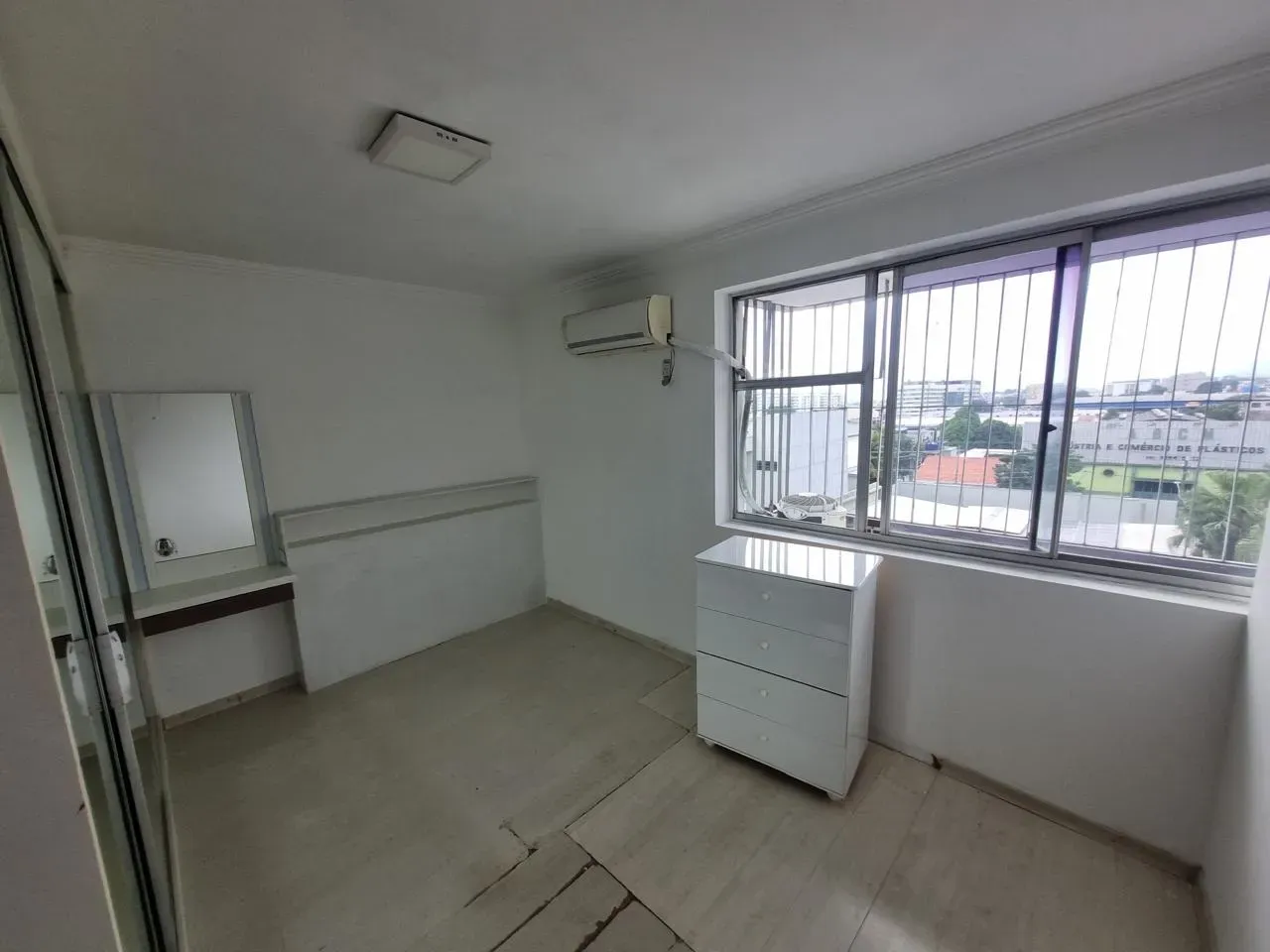 Walk-in closet in a 4-bedroom apartment, 110 m² — photo 23