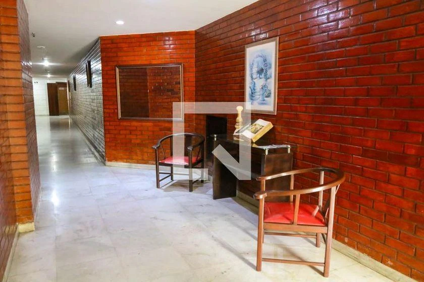 Furnished 2-bedroom apartment with 1 bathroom — photo 22