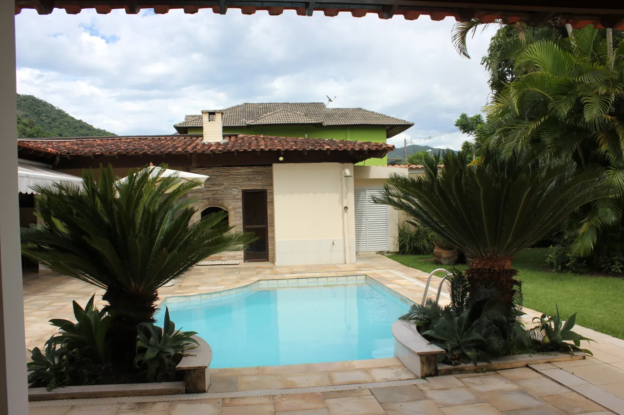Casa com 4 quartos e 5 banheiros com fogão a gás — photo 8