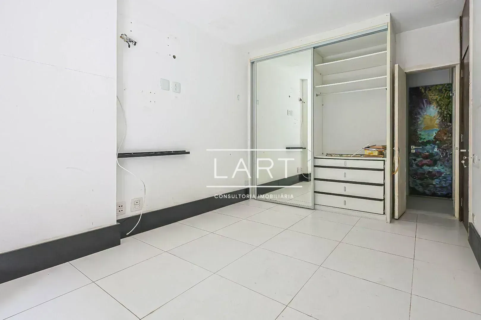 3-bedroom apartment with glassed-in balcony and 160 m² — photo 30