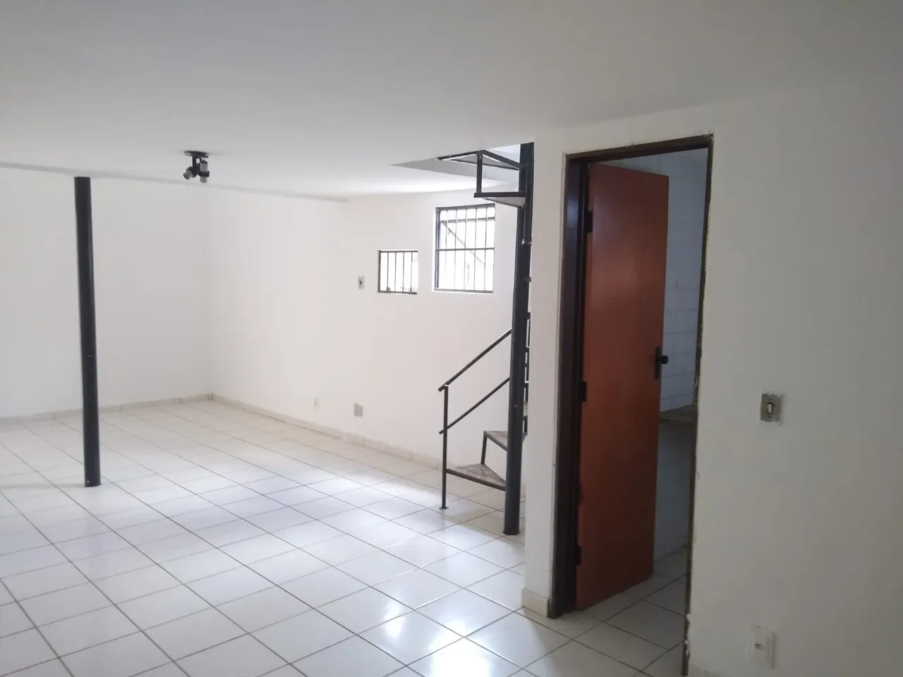 Estudio sin amueblar con calentador a gas y 1 baño — photo 3