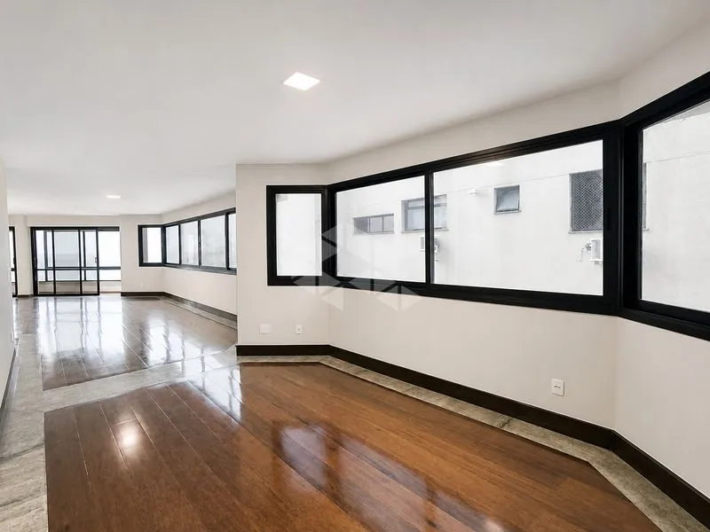 Departamento de 4 dormitorios con ventanales de piso a techo — photo 22