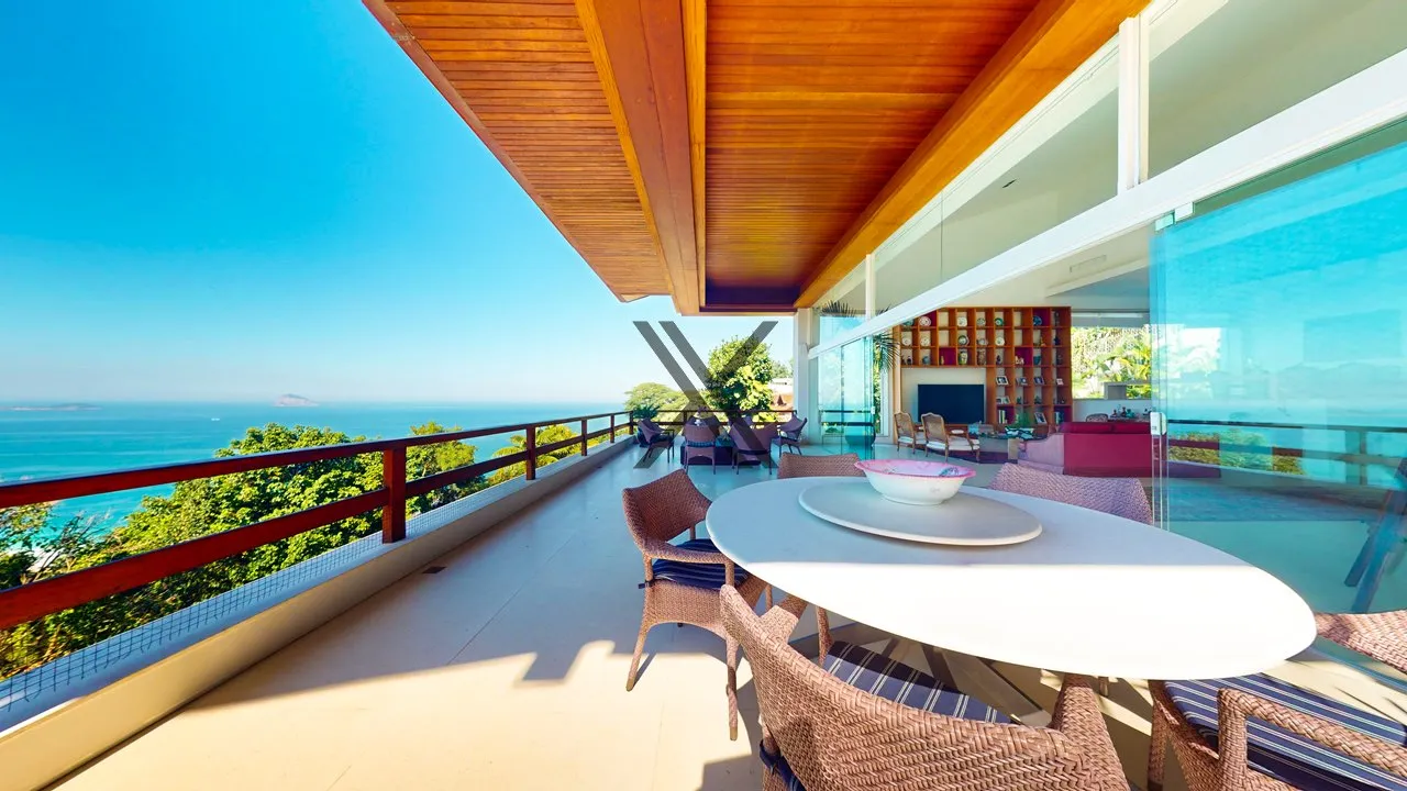 Furnished house, 940 m², with a grill on the balcony
