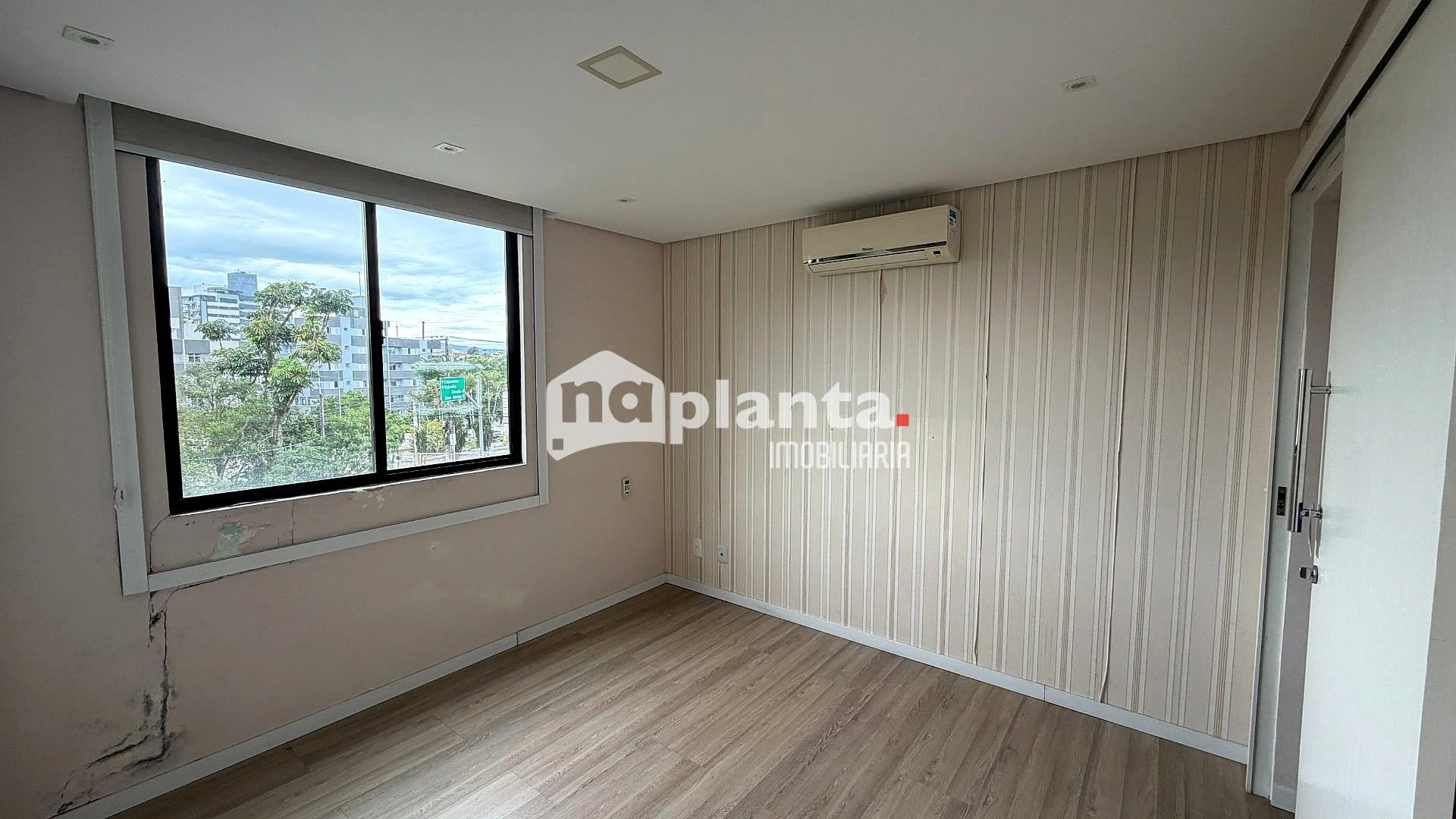 One-bedroom apartment in a building with a pool — photo 7