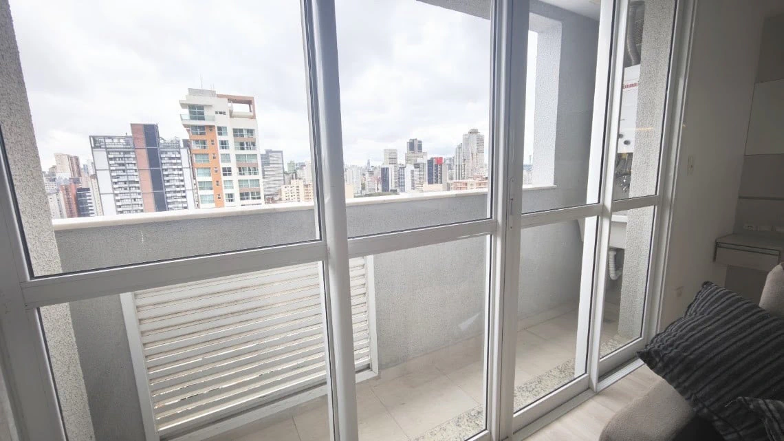 Studio com janelas do piso ao teto, Centro — photo 10