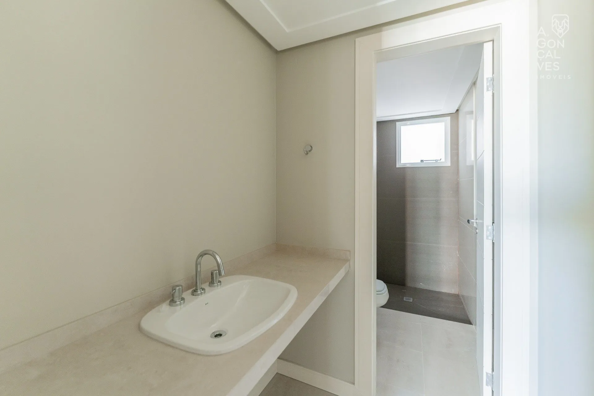 4-bedroom apartment with balcony and 3 parking spaces — photo 22