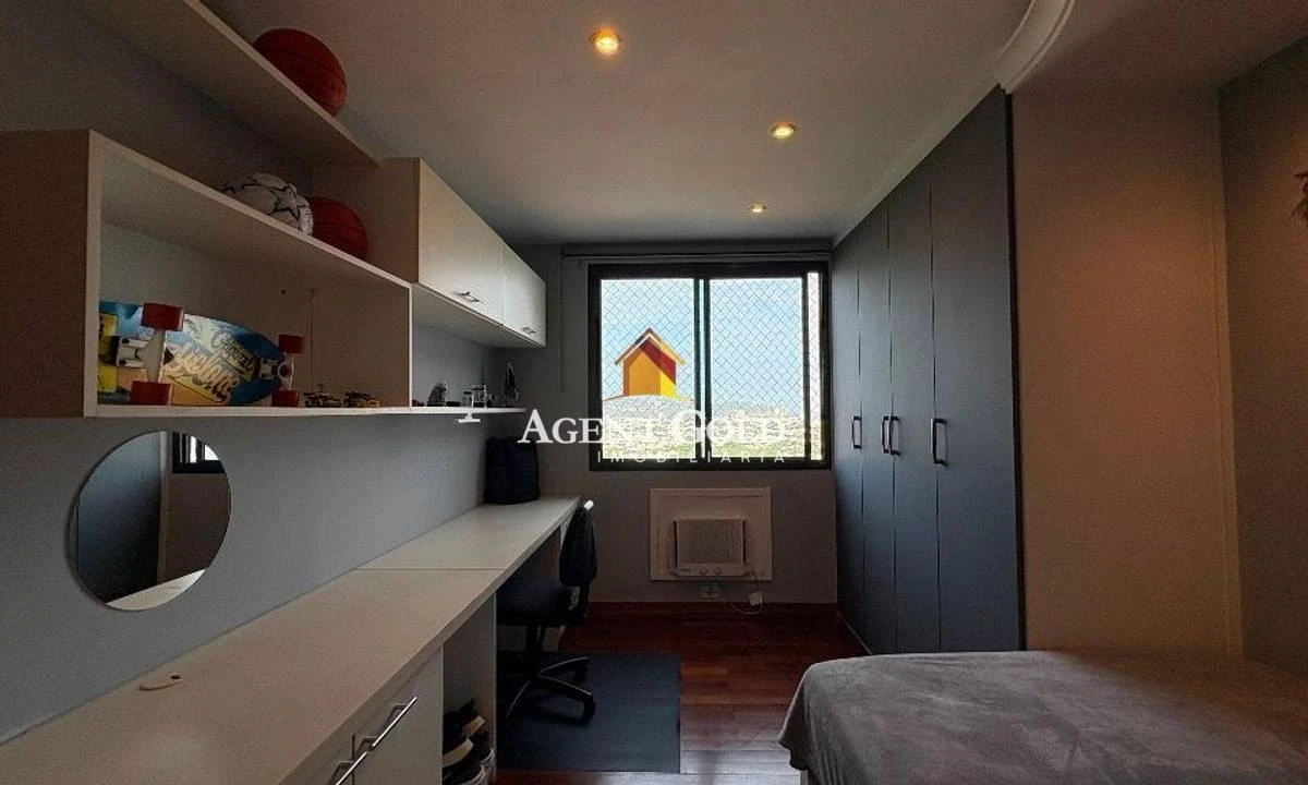 4-bedroom apartment in a building with a sauna — photo 17