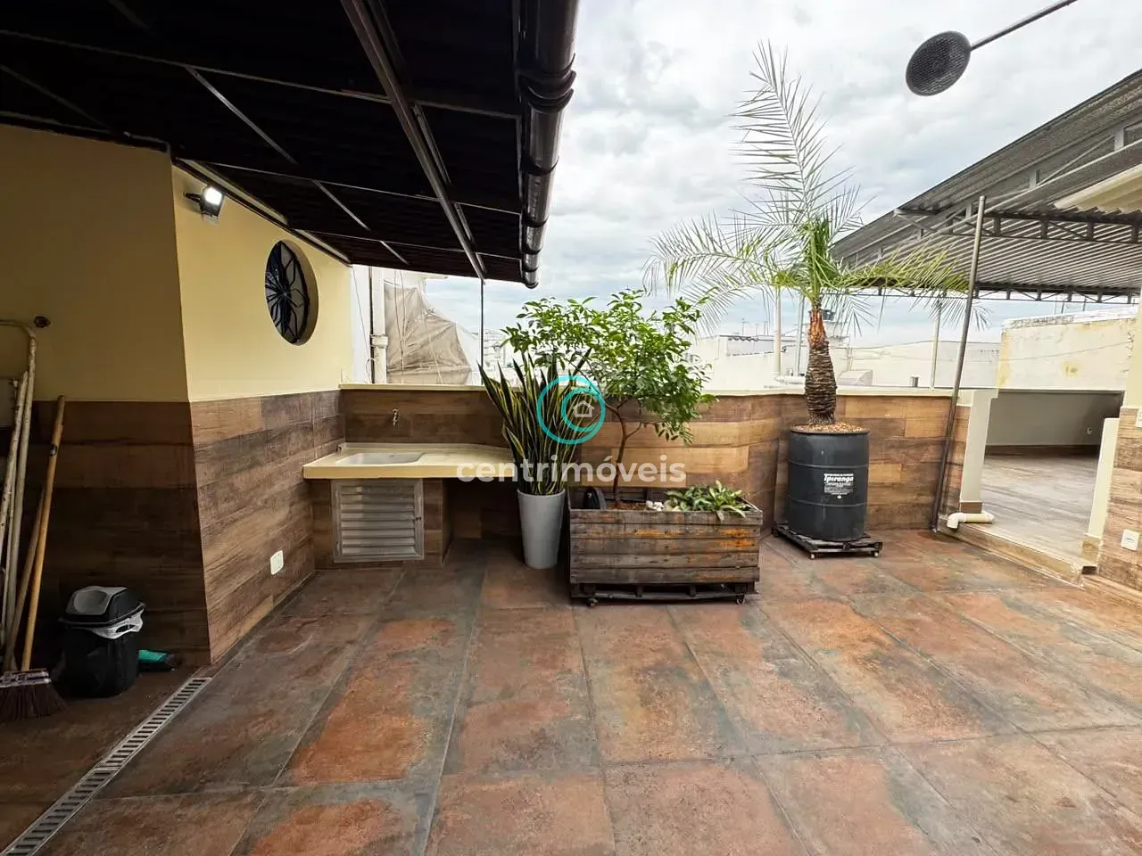 3-bedroom apartment with a washing machine