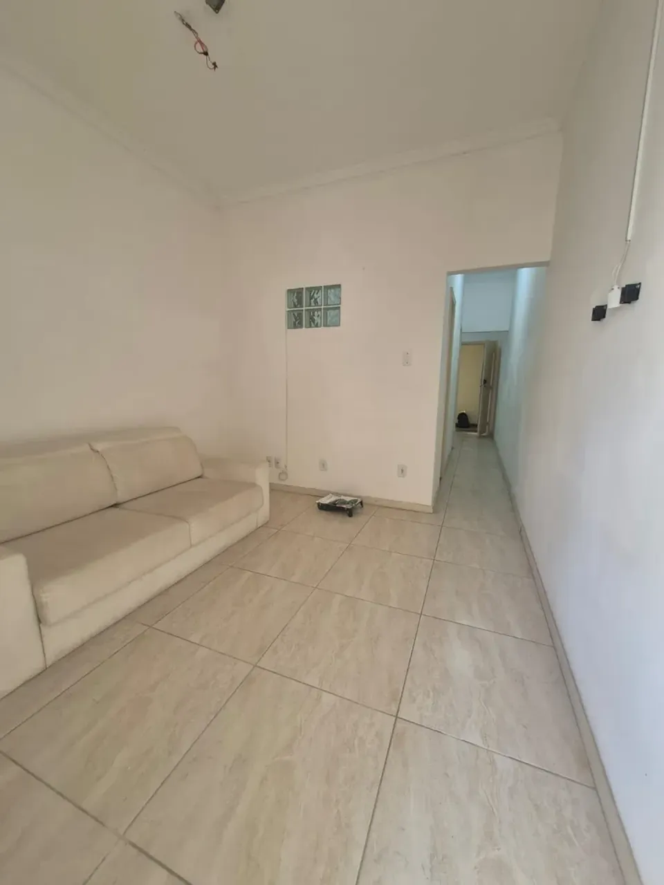 Unfurnished 1-bedroom apartment with a closed kitchen — photo 8