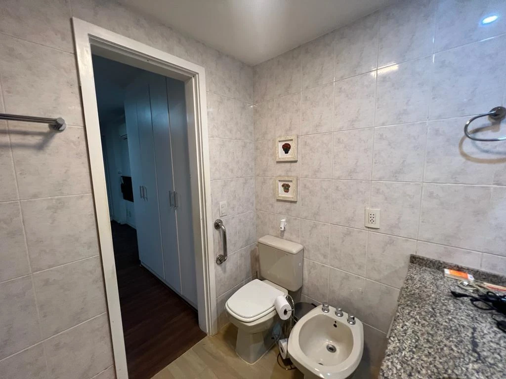 Apartment with 4 bedrooms and a glassed-in balcony — photo 17