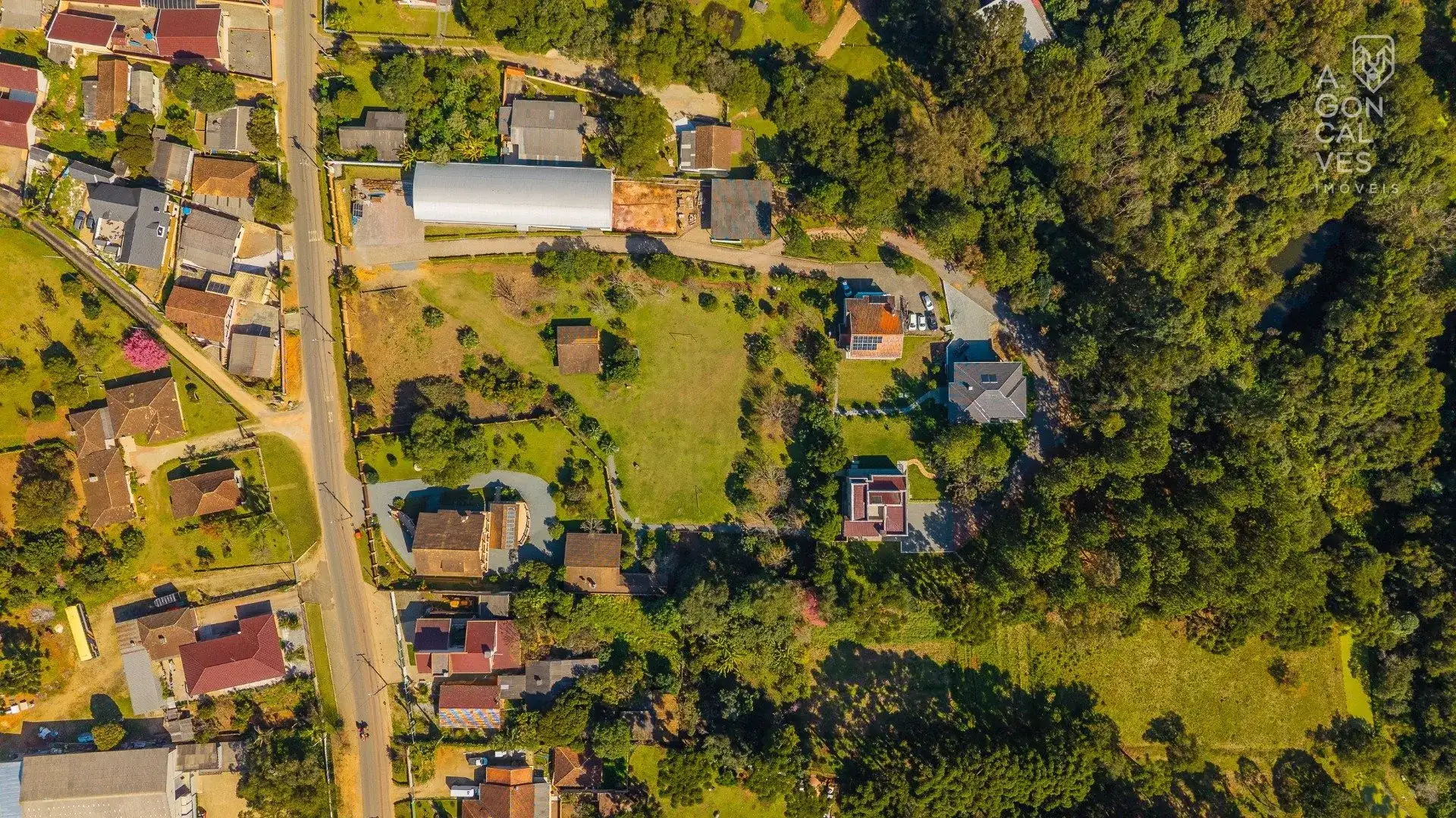 House with 4 bedrooms, 4 bathrooms and air conditioning — photo 47