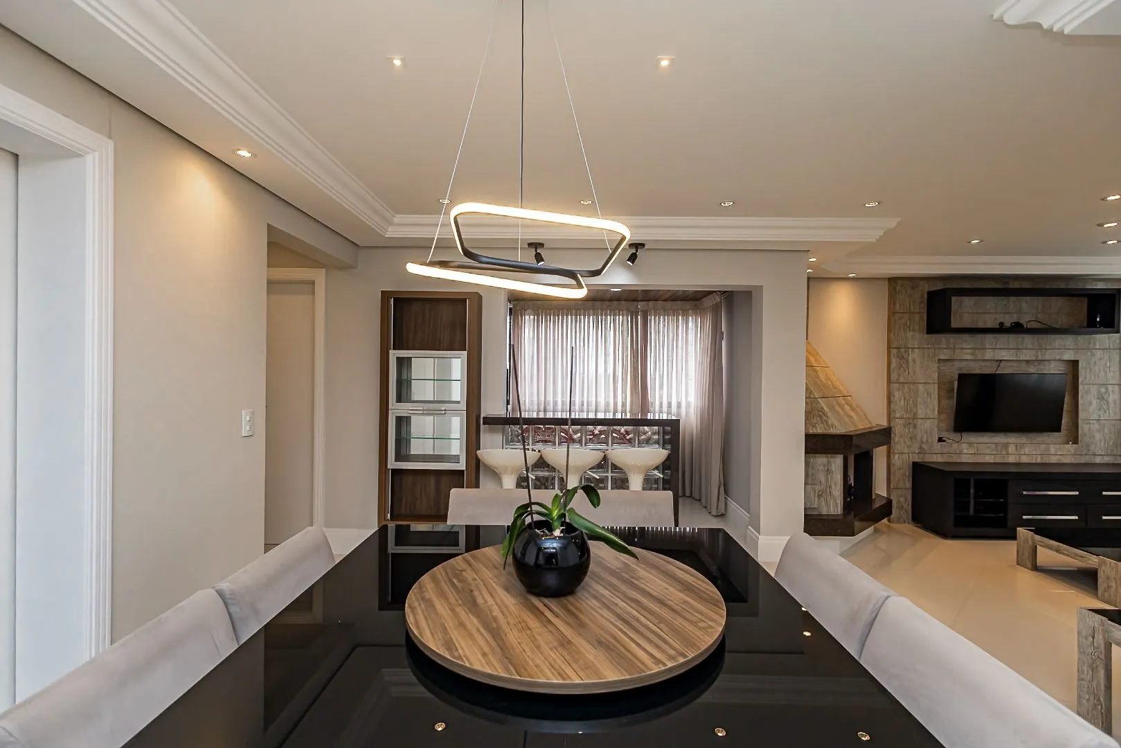 119 m² apartment with floor-to-ceiling windows and a bathtub — photo 4
