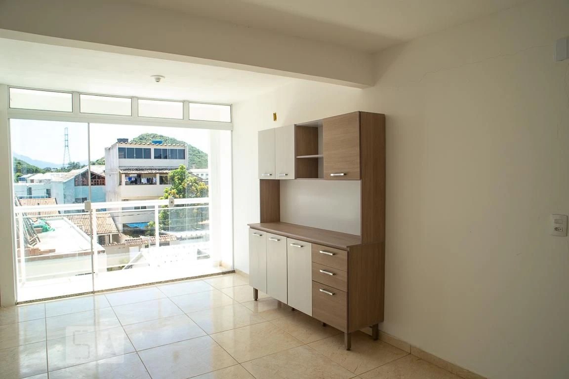 Unfurnished apartment with 2 bedrooms and a balcony — photo 2