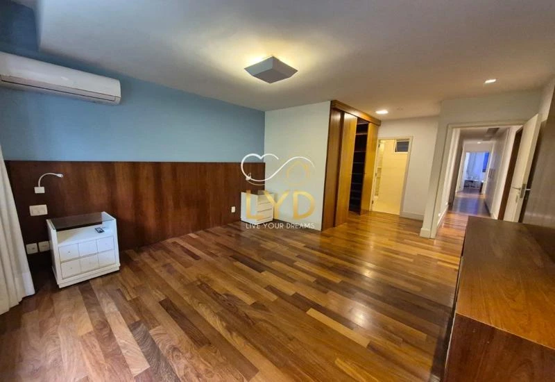 Apartment, 261 m², with a walk-in closet — photo 3