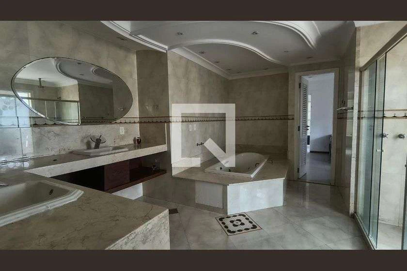 Condominium house with open-plan kitchen and 7 en-suites — photo 16