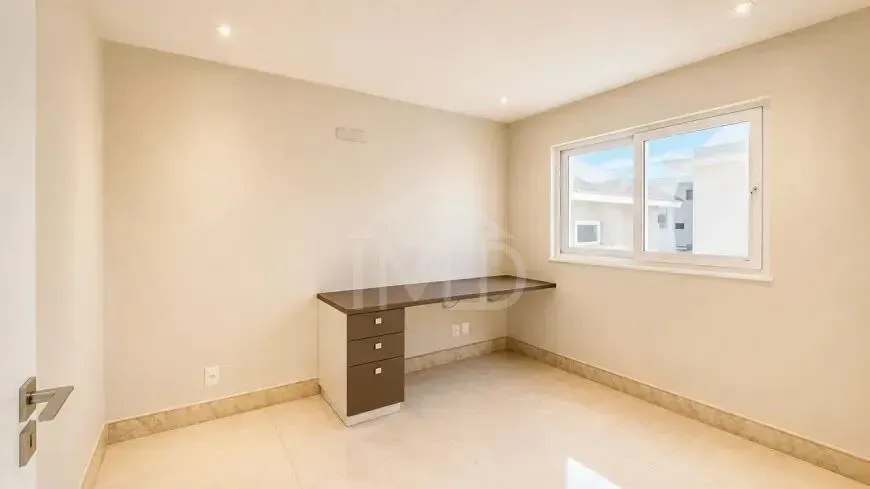 House with 4 bedrooms and 5 bathrooms, 360 m² — photo 21