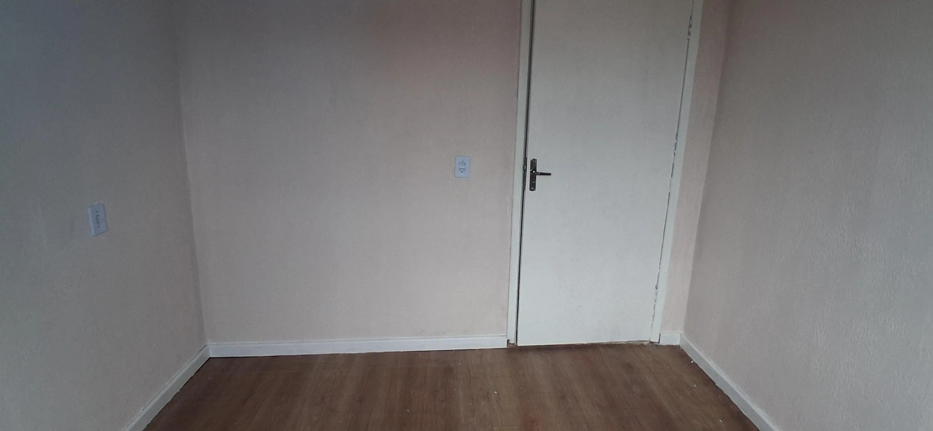 House with 1 bedroom and 1 bathroom with no parking