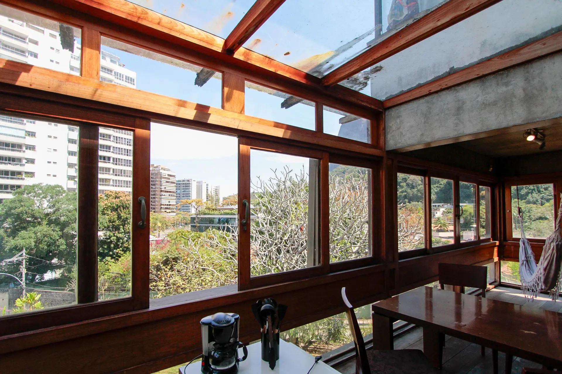 Apartamento de 109 m² com banheira e janelas do piso ao teto — photo 5