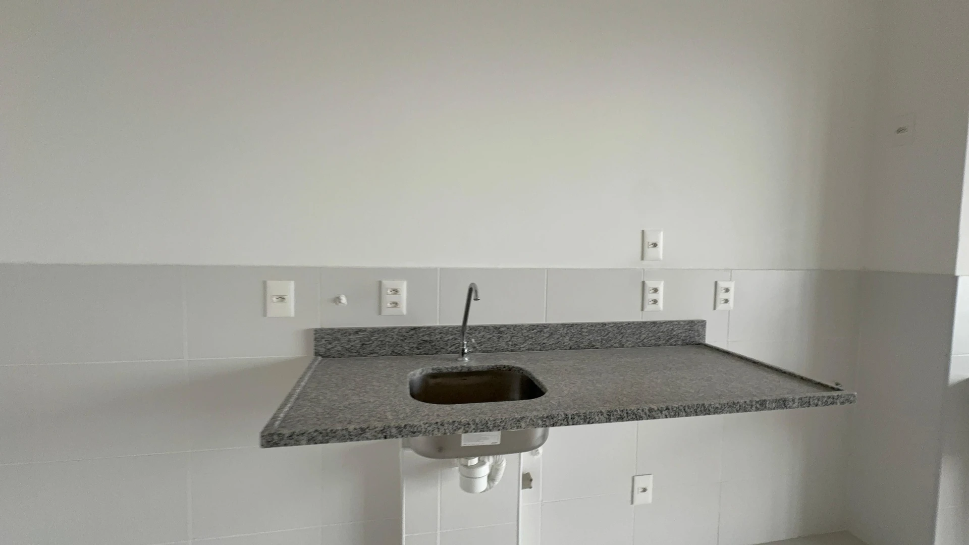 2-bedroom apartment with a mountain view in Rio de Janeiro — photo 34
