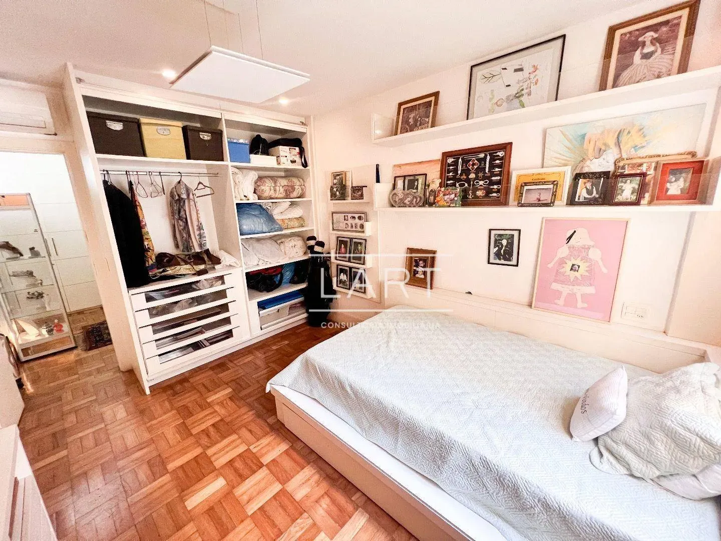 3-bedroom apartment with balcony and open-plan kitchen — photo 21