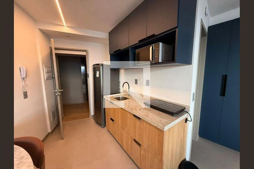 Apartamento mobiliado de 1 quarto com cozinha integrada — photo 3