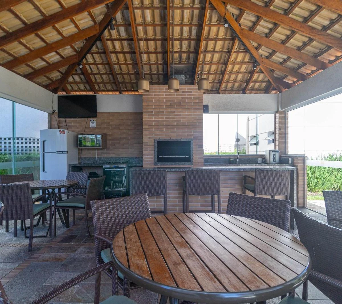 3-bedroom apartment with a grill on the balcony — photo 28