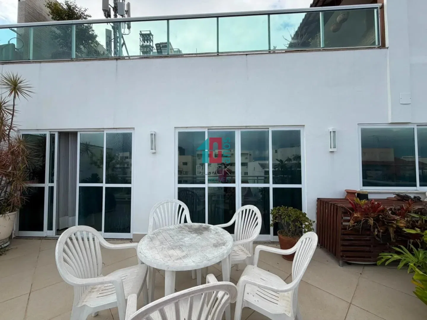 Furnished 361 m² apartment with 4 en-suite bedrooms — photo 27