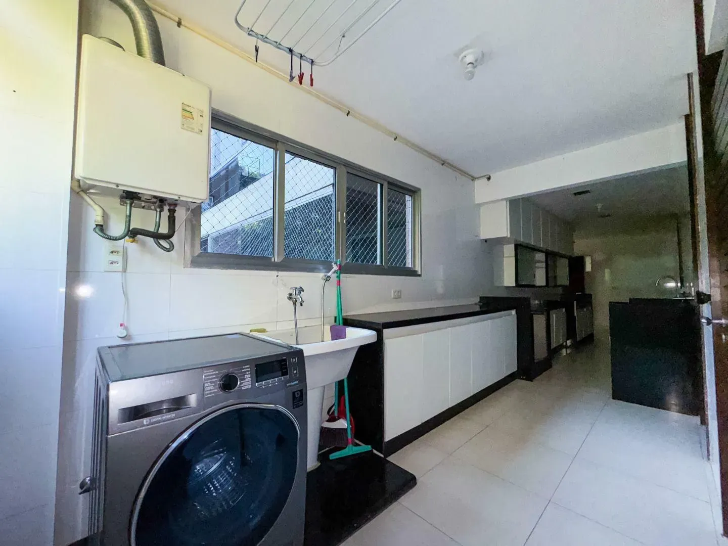 4-bedroom rental apartment with 160 m² and 3 baths — photo 31