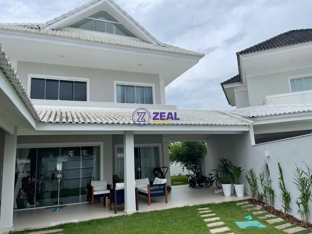 Balcony with a grill in a 4-bedroom house, 278 m² — photo 9