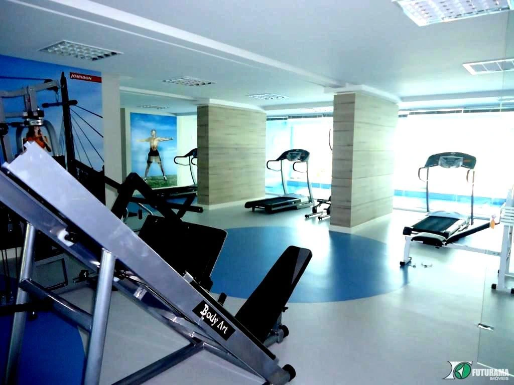 Студия 37 м² с панорамными окнами и застеклённым балконом — photo 7