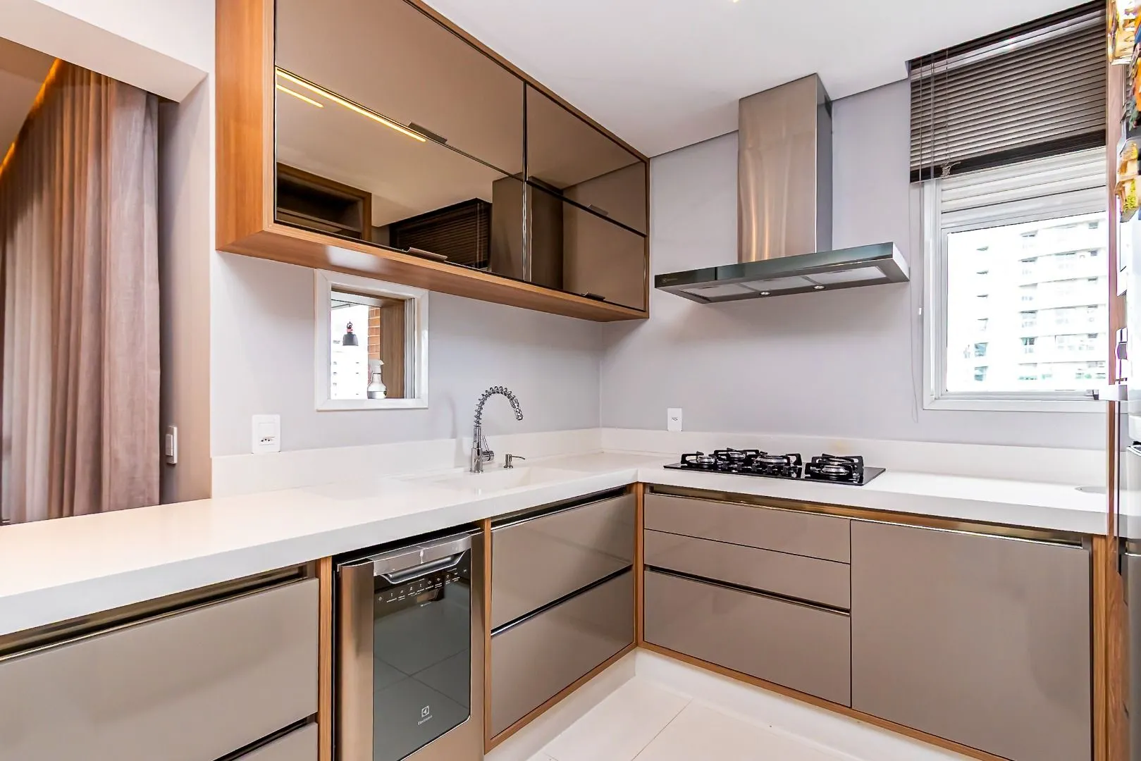 Glass-enclosed balcony in a 3-bedroom apartment, 110 m² — photo 11