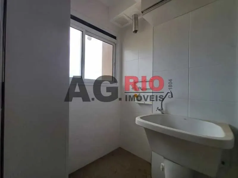 3-bedroom rental apartment with balcony and views — photo 13
