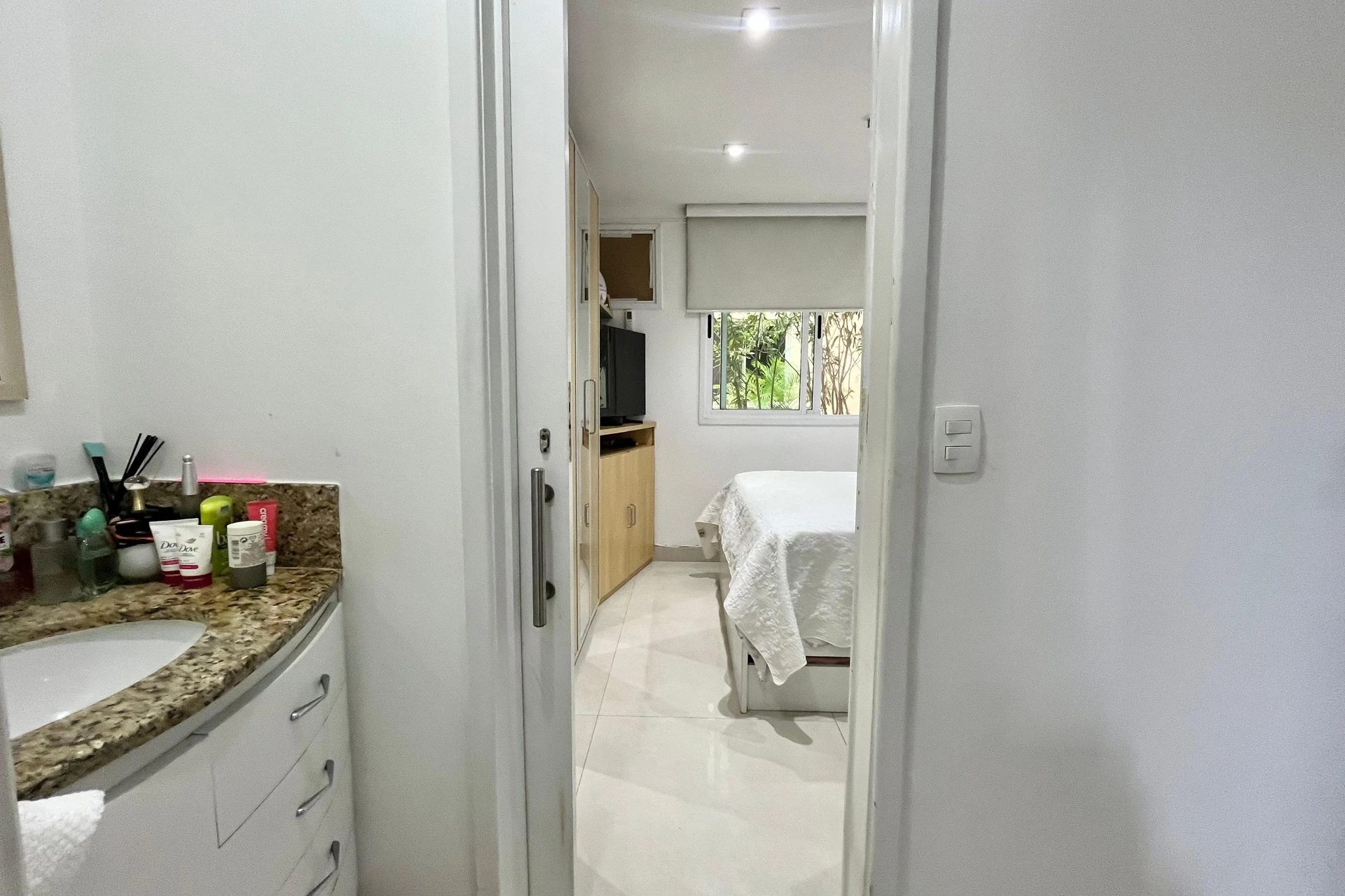 Furnished 1-bedroom apartment with pet-friendly policy — photo 46