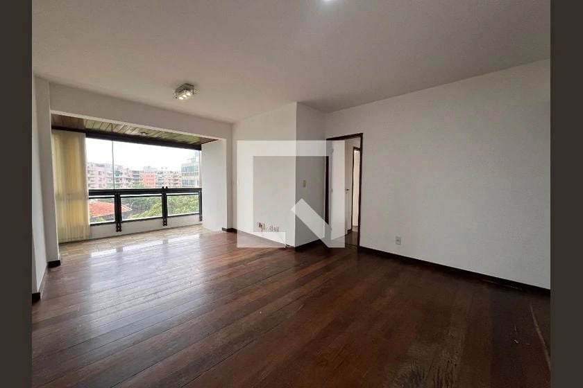 Glass-enclosed balcony in a 3-bedroom apartment, 103 m² — photo 5