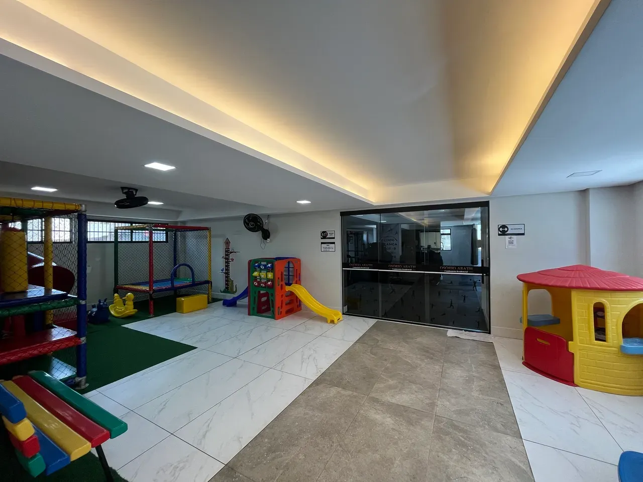 Вид на воду та 4 спальні: квартира 156 м² — photo 7